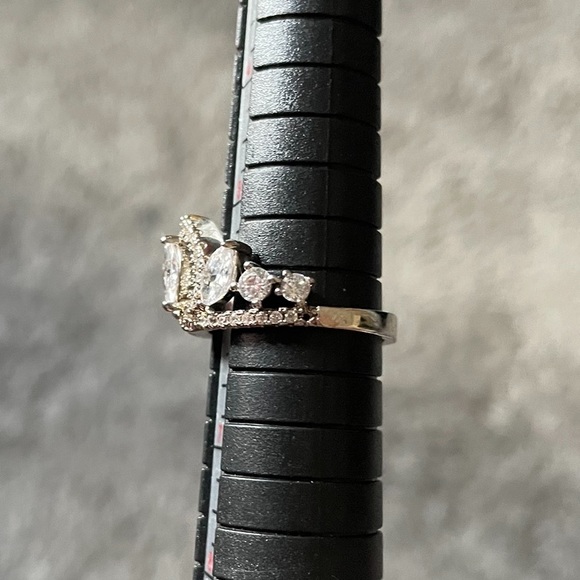 💛 2/$20 💛 Fragrant Jewels ring. Sz 6 - Picture 2 of 2